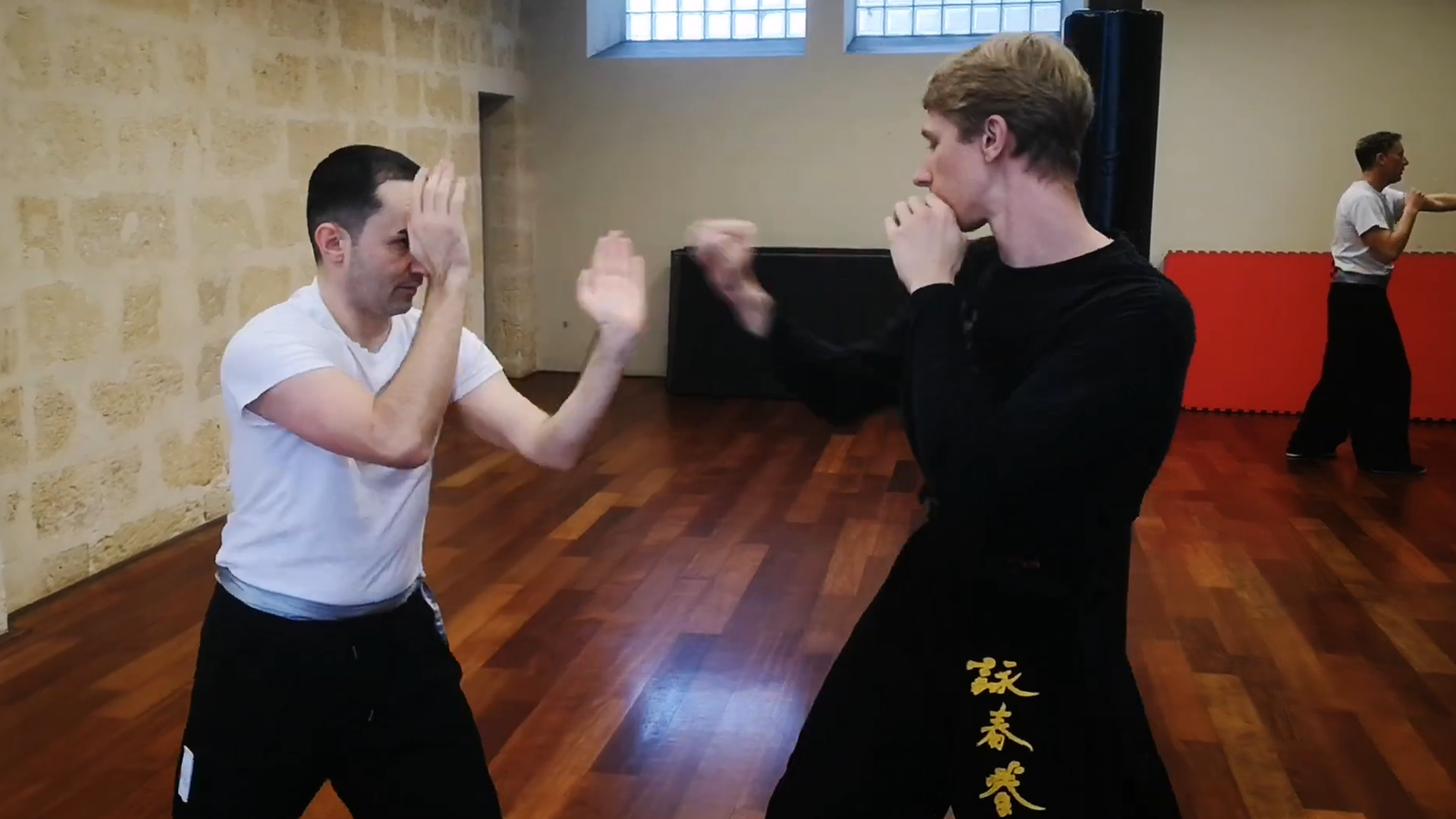Travail sur l'enchaînement du pak sao , pak sao latéral, bon sao et larp sao en Wing Chun